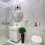 Luxury Flat Next To Herastrau Apartment Bukarest