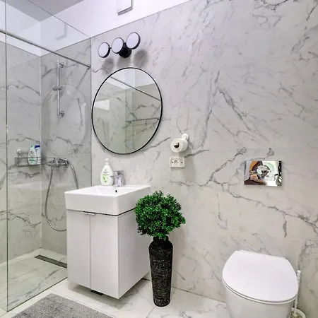 Luxury Flat Next To Herastrau 아파트 부쿠레슈티